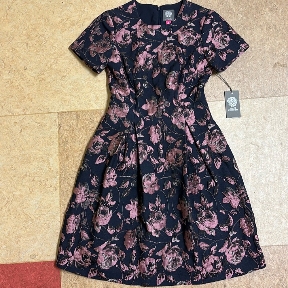New Vince Camuto Sleeved Floral dress